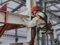 Технология окрашивания металлических конструкций: этапы подготовки, выбор материалов и антикоррозийная защита